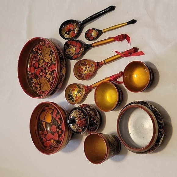 1970s Collection of Khokhloma Hand-Painted Wood Lacquerware 18 Pcs. - Picture 2 of 16